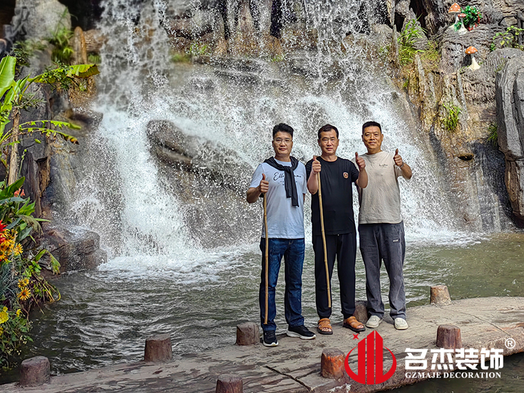 德赢VWIN装璜团队合影