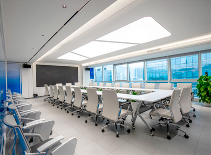 科技与理性共存的办公室装建设计空间是怎么的——年年卡网络科技