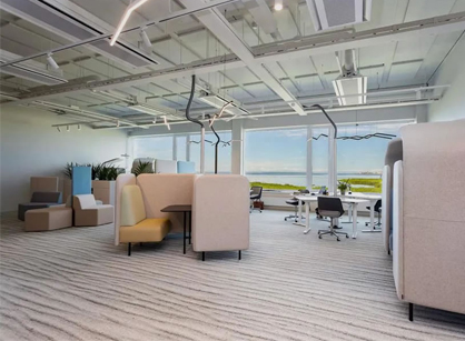 一个基于专一工作的现代办公室装建设计空间是怎么的——Softrend软体家具造作商